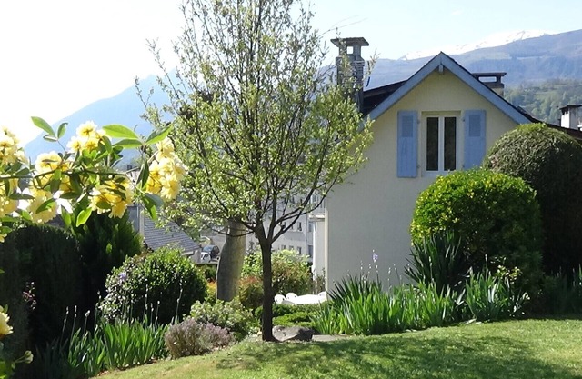 Lovely house with beautiful garden, close to town center. No Linky + filter.