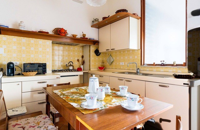 Lovely apartment for 6 people with WIFI, A/C, balcony and pets allowed