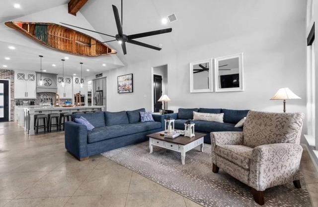 Lovely lake front home sleeps 16 on Cedar Creek Lake in charming Mabank TX