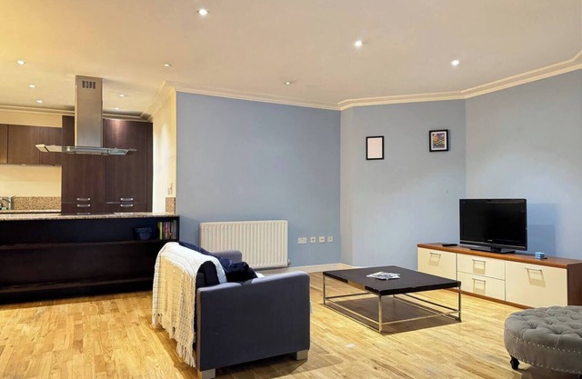 Lovely large flat in brilliant location. Free off road parking space