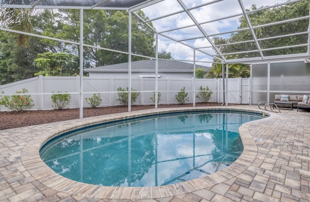 Lovely Largo POOL Home, sleeps 8, 122nd
