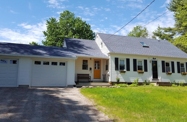 Lovely New England Cape in Brunswick