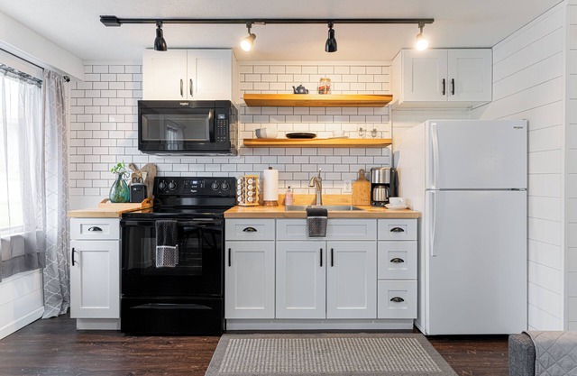 Lovely Rental Unit Across from Golf Course