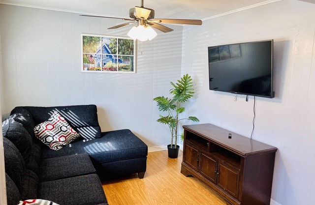 Lovely Seaside Park Getaway - Walk to Beach & Bay - Parking, Badges, BBQ