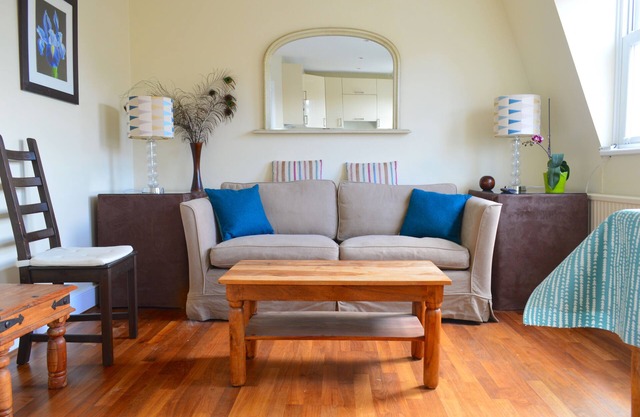 Lovely Top Floor Flat in Leafy Fulham