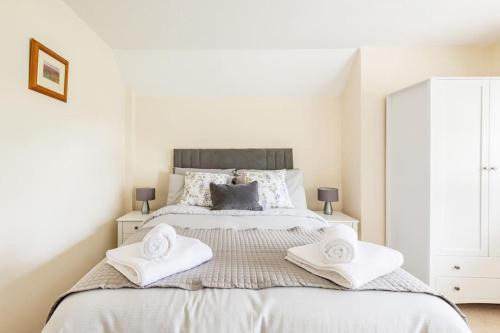 Lovely Town Centre 1 Bed Nr Country & River Walks