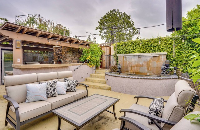 Lovely Tustin Home w/Outdoor Kitchen: 3 Mi to Zoo
