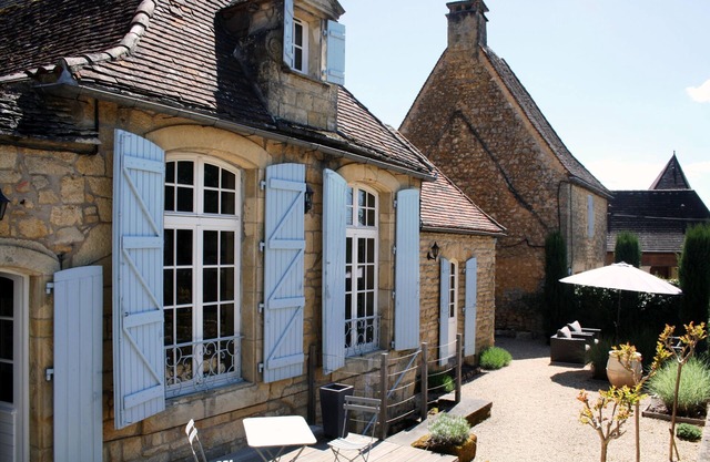 Lovely two bedroom cottage in the heart of the medieval bastide village of Domme