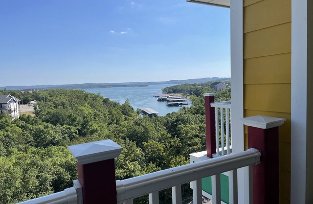 Lovely vacation resort near Table Rock Lake