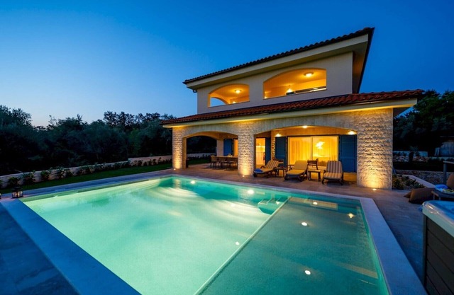 Lovely Villa Loma 1* with a view and an outdoor pool on Krk