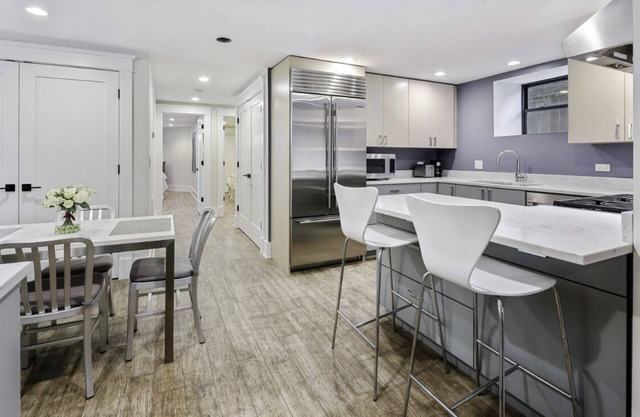 Lovely weekend getaway 2BR 2BA Apartment near Wrigley Field