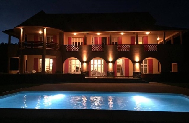 LOW LAND VILLA 2 A 15 PEOPLE PRIVATE SWIMMING POOL AND GARDEN