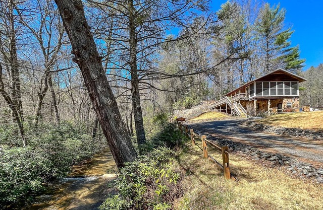 LOW SPRING RATES! Peak Creek Cabin - Creek, Outdoor Space &Wi-Fi