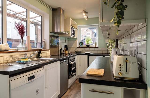 Lowell Street - Cosy 2 BD in Worcester