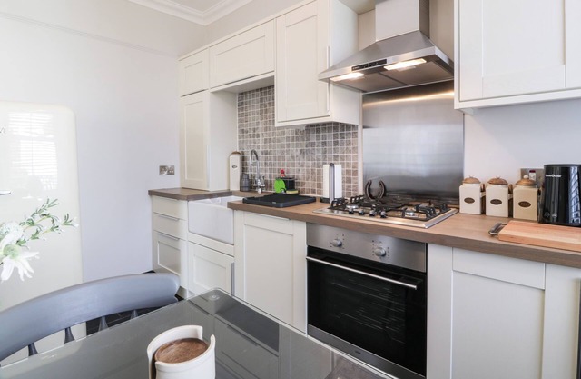 LOWER NEUK, family friendly, character holiday cottage in Culross