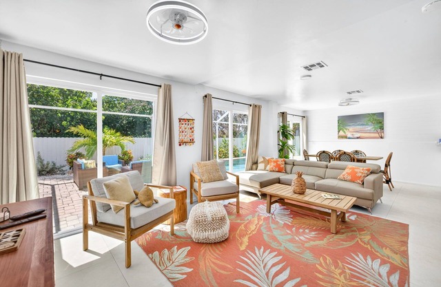 Lower Villa Nature View-Heated Pool/Block to Sand