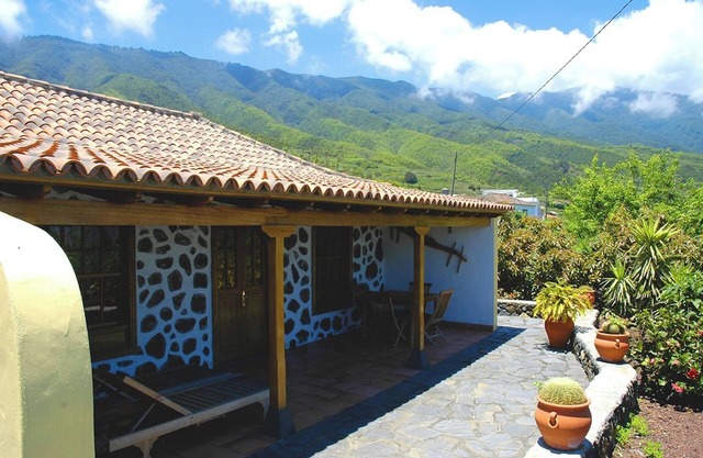 LP1020 Holiday cottage in Breña Alta