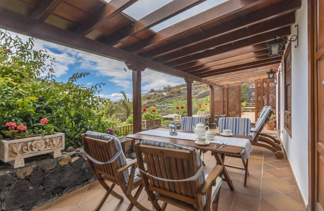 LP1062 Holiday cottage with shared pool in Mazo