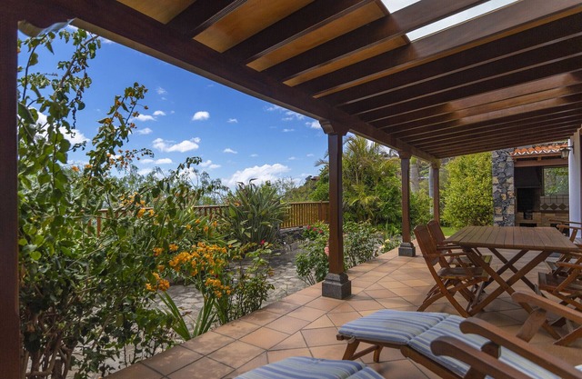 LP1063 Holiday cottage with shared pool in Mazo