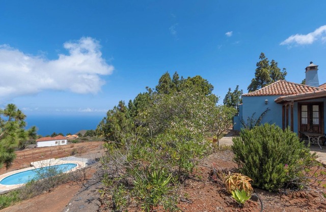 LP1182 Holiday cottage with shared pool in Puntagorda