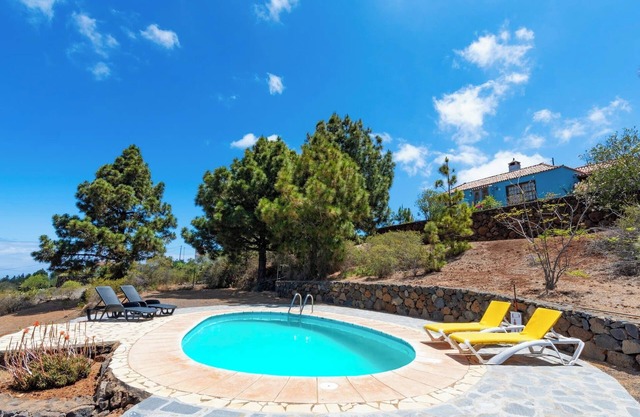 LP1183 Holiday cottage with shared pool in Puntagorda