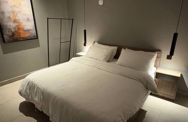 LP74.4 Elegant 1BR Apartment in Al-Malqa