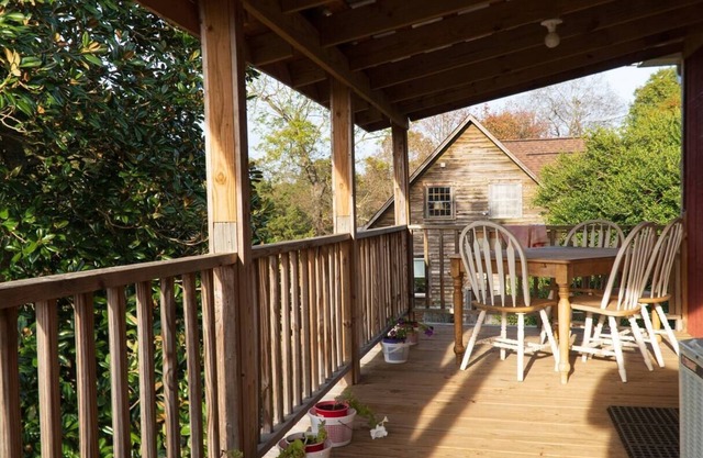 Lucky Acres Farm, Townville Apartment.