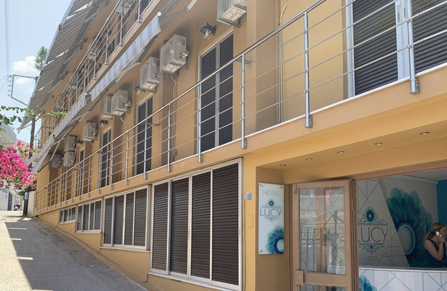 LUCY HOTEL NEXT TO THE SEA