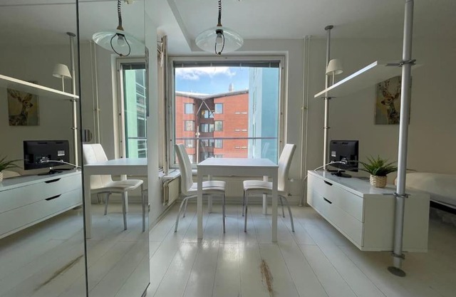 Luminous Studio 15min To Center with WiFi & Netflix