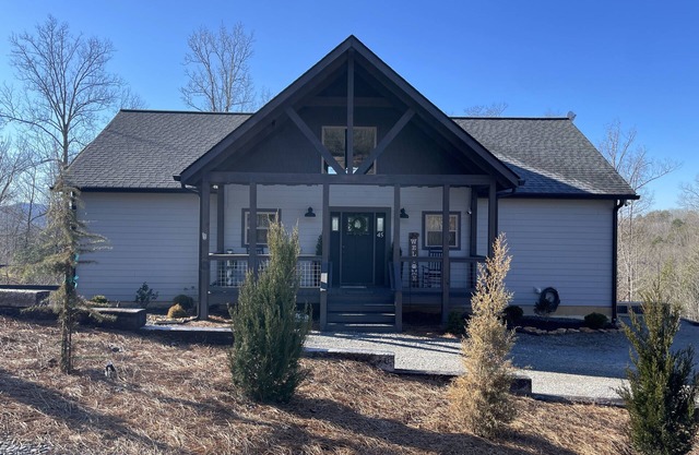 Lunas Lookout 1 - New Private, Lower Level in a Spacious Mountain Home!