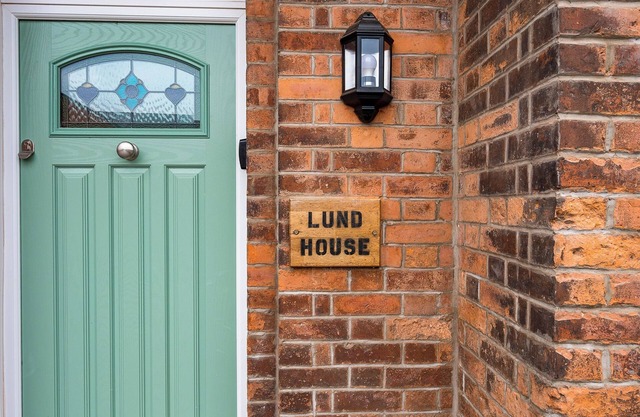 LUND HOUSE, pet friendly, character holiday cottage in Ulverston