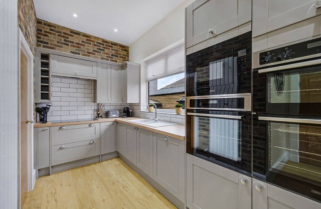 Lund House - Ulverston - 6-Bedrooms, Ideal for Family Holidays or Groups