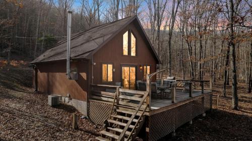 Lustrous Lakefront Cabin Oasis near Lake Ferndale in West Virginia