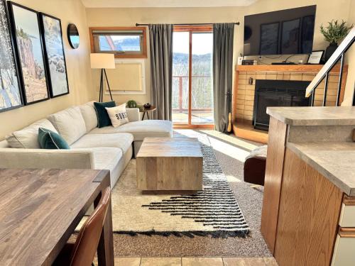 Lutsen Mtn Condo, Ski in Ski out, Pool, Hot Tub, Fitness
