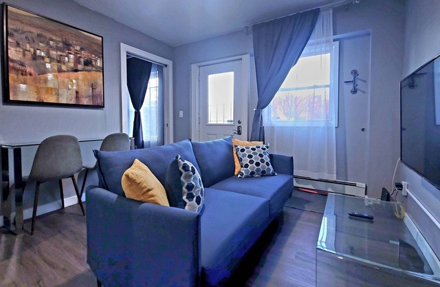 LUX APT King Bed, washer dryer dishwasher.