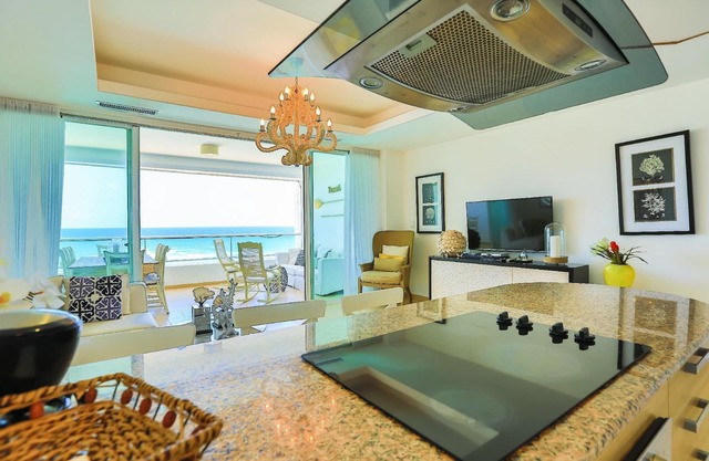 Lux| Beachfront| 2Balconies w/View| KingSizeBed