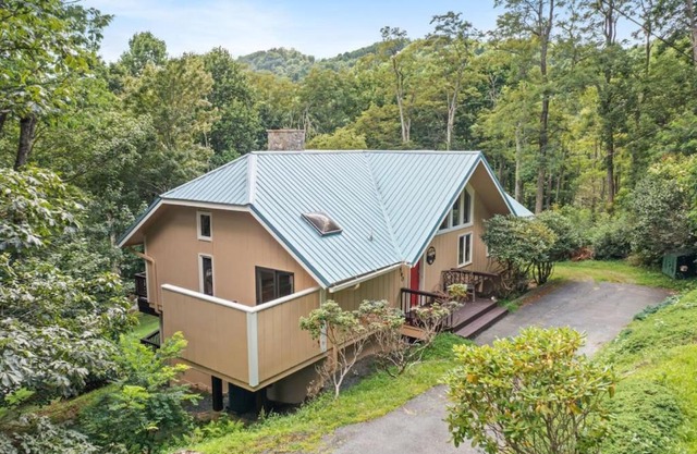 Lux Chalet with Amazing Views of Grandfather Mtn!