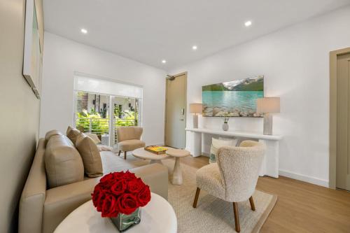 Lux Designer Apt 2BR and 2BA in the Heart of MIA Beach