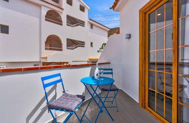 Lux. Flat with very large terrace.