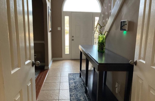 Lux Jetted Tub With Over 3k Sq Ft and 11 Large bed