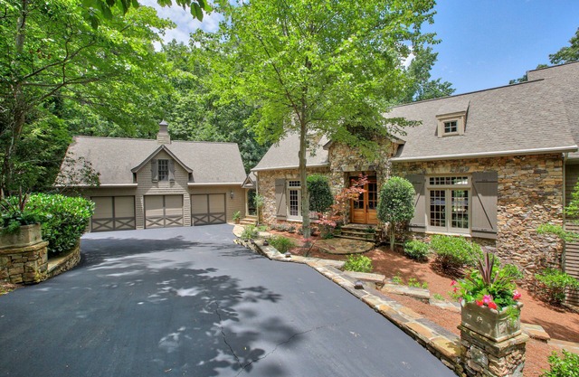 Lux Lake Front, 7Bd/7.5Ba, close to all amenities, well stocked, feels like home