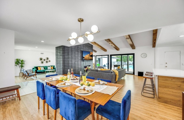 LUX Modern Home w Pool/Jacuzzi Game 5 min 2 Casino