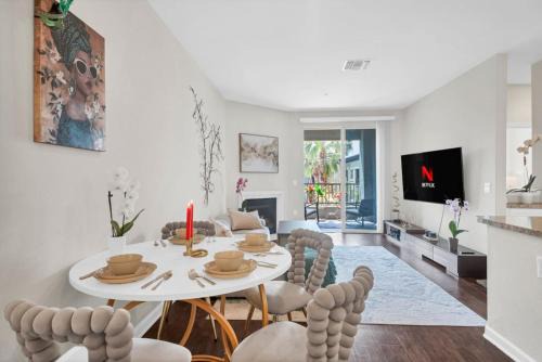 Lux Oasis in Woodland Hills