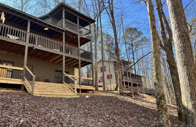 LUX River Front Cabins~Family Reunions~Retreats~Weddings Slps 22+ Books Quickly