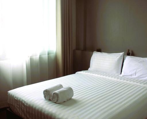 Lux Rooms Night Bazaar