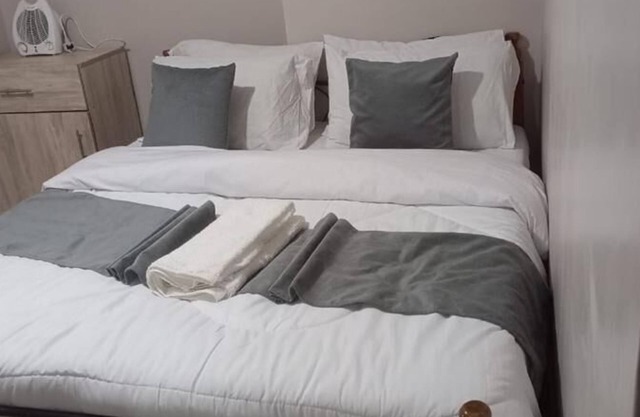 Lux Suites Attic Place Studio Apartemnts