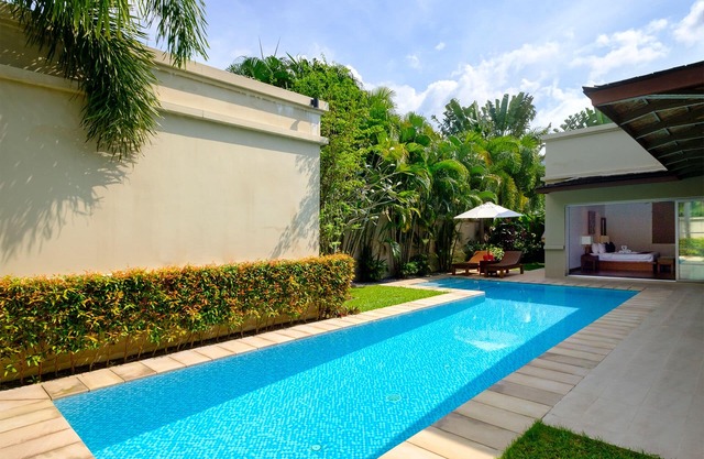 Luxe 2br Pool Villa walk to Bangtao Beach