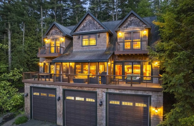 Luxe 5 bd Home Near Lake Winnipesaukee