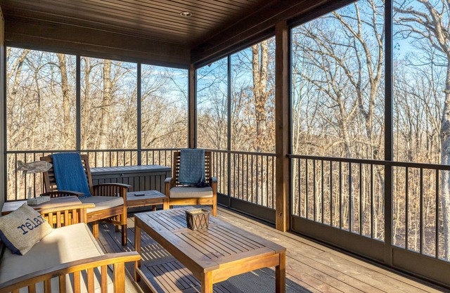 LUXE Alpine Getaway Lodge w/Hot Tub by Sarah Bernard