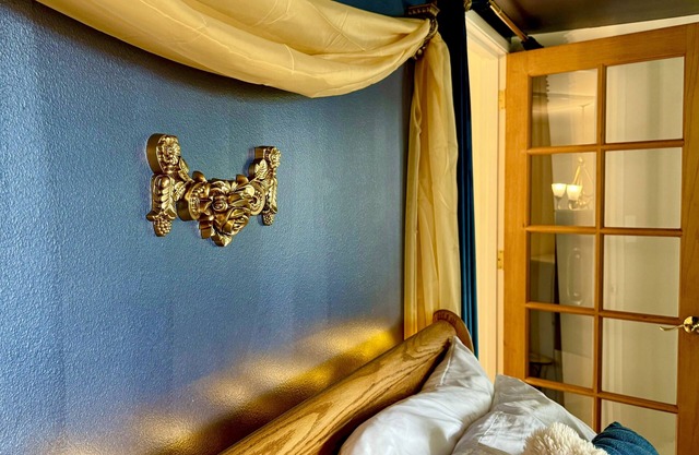 Luxe Cabin with Water View, Bonfire Pit, Near Beaches